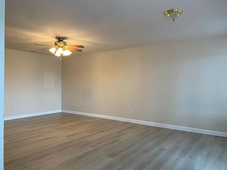 Rec Room or 3rd Bedroom