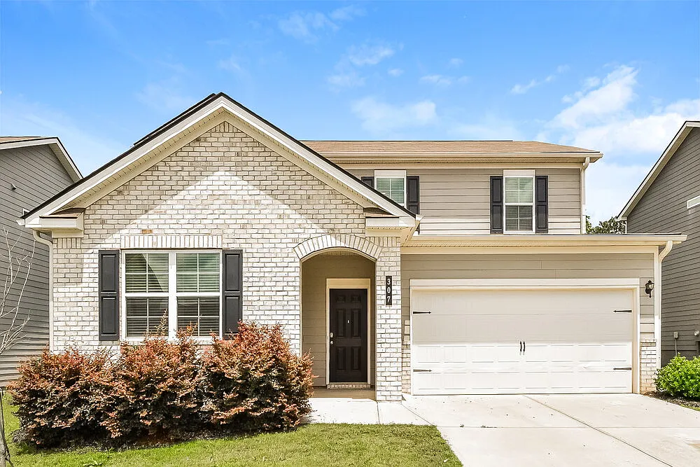 4 bed, 3.0 bath, 2570 sqft, $2,490 — Photo 1