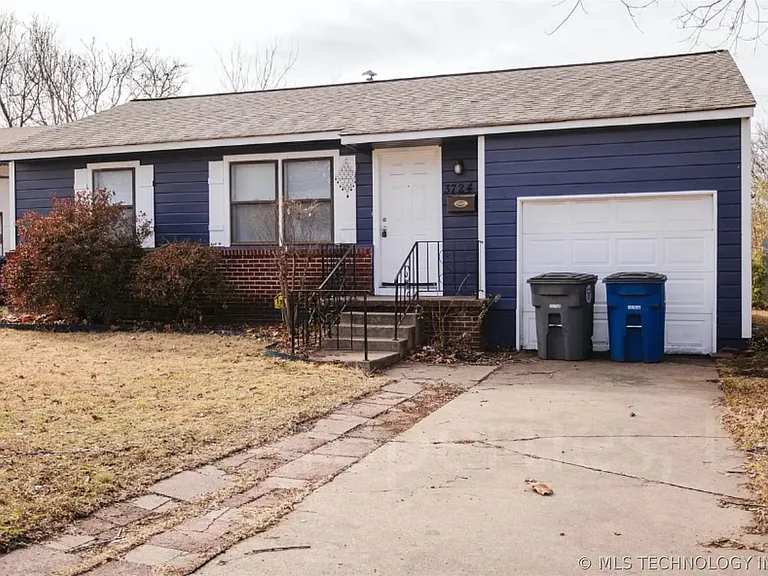 3724 S Knoxville Ave — Photo 2