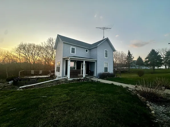 802 N Washington Ave, Mount Carroll, IL 61053
