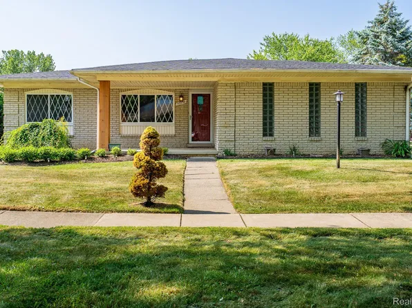 53954 Kirk Ct, New Baltimore, MI 48047