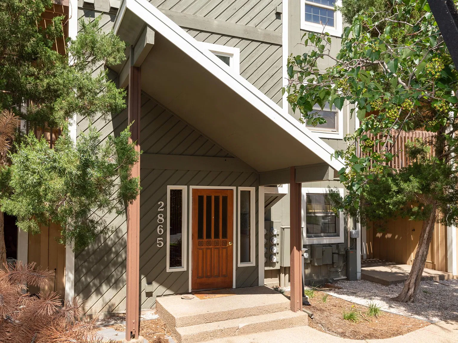 2 bed, 1003 sqft, $3,300 — Photo 2