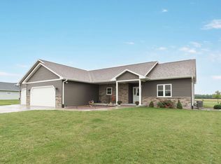 2923 W Rollingwood Dr, Janesville, WI 53545