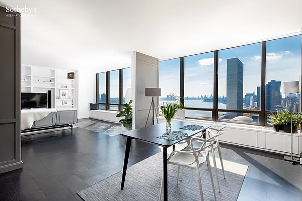 Sold by Sotheby's International Realty | media 1