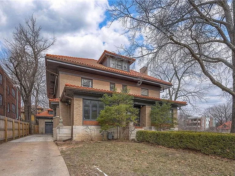 712 E Armour Blvd — Photo 33