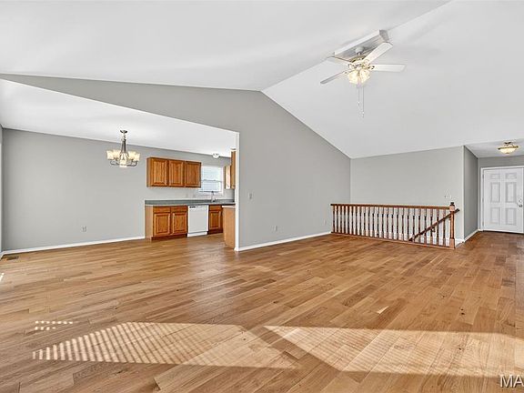 5th image of 84 Green Park Ln