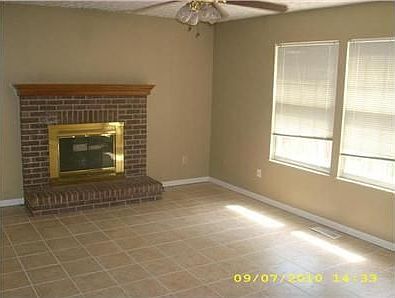 3rd image of 4603 Marilyn St