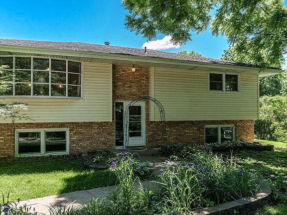 3rd image of 4445 Wildwood Ln