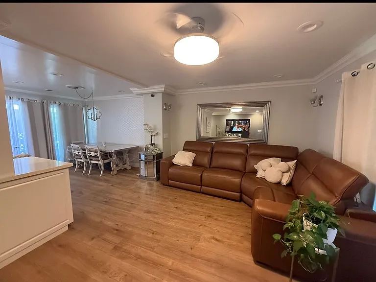 268 S Seneca Cir — Photo 1