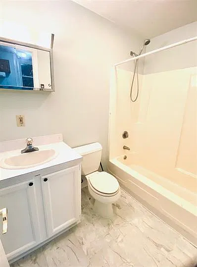 1 bed, $1,075 — Photo 3