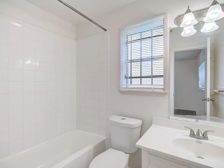 12718 Panay Dr — Photo 17