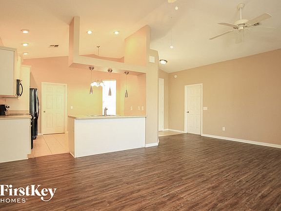 4th image of 3300 Oak Hill Pl