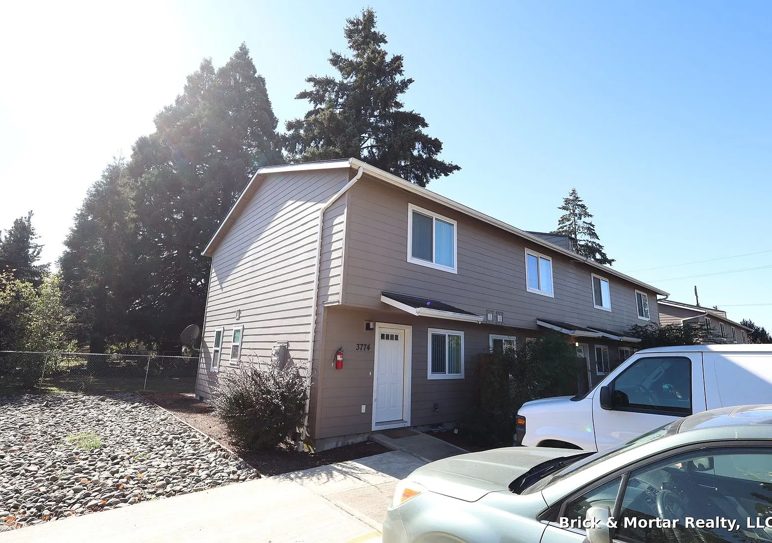 00570- White Rock LLC: 3760-3774 Hawthorne Ave NE — Photo 1