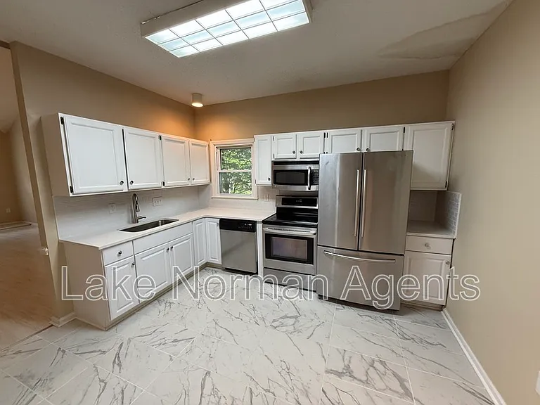 9423 Fairmead Dr — Photo 7
