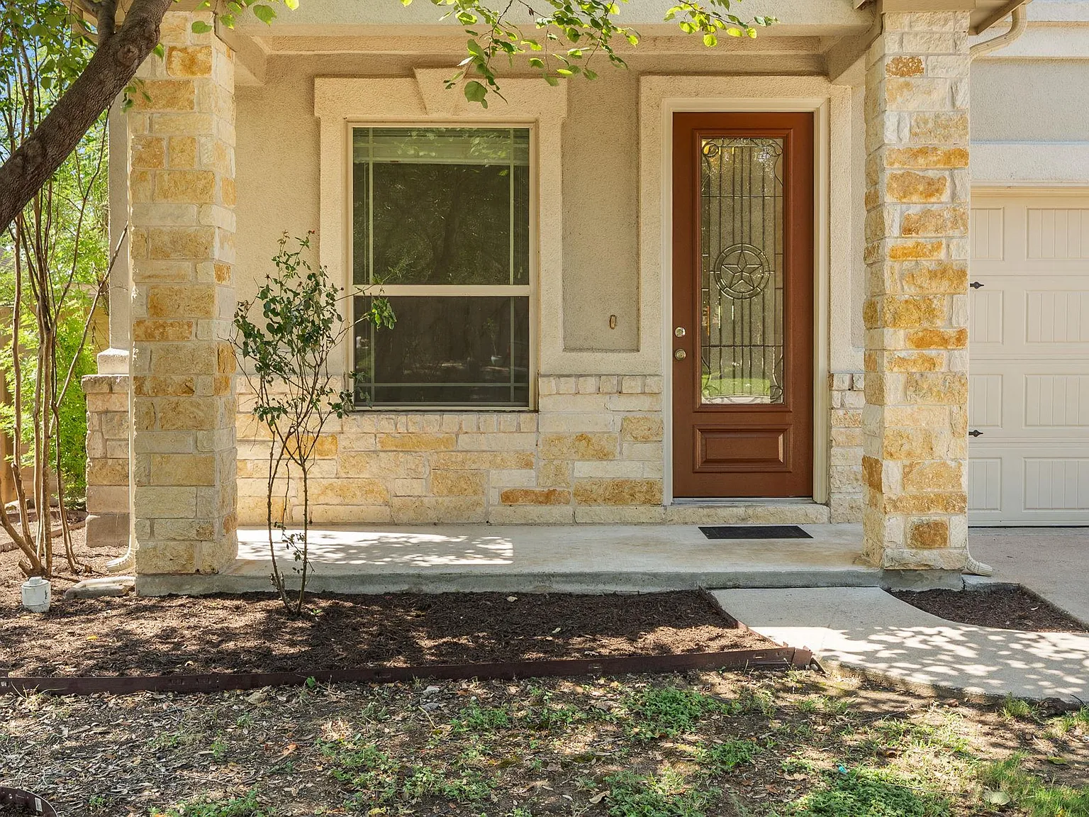 5 bed, 3.5 bath, 2845 sqft, $2,900 — Photo 3