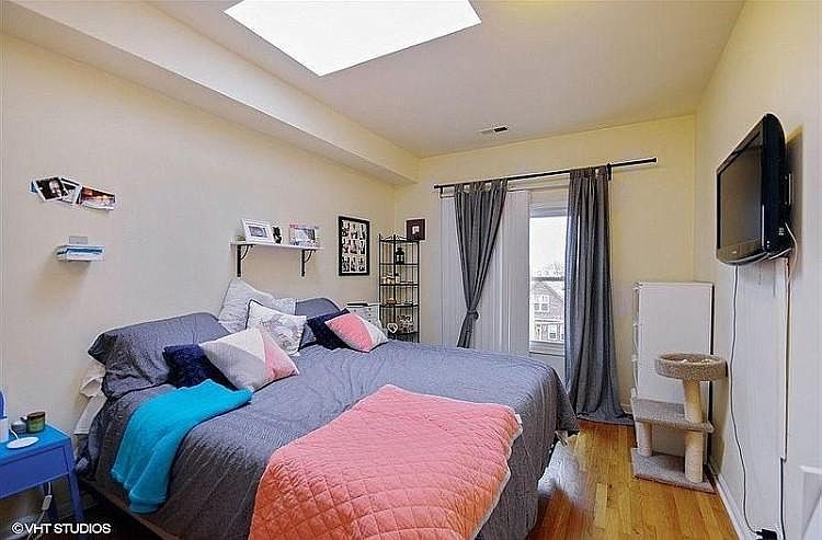 1st image of 1511 W Wellington Ave #827