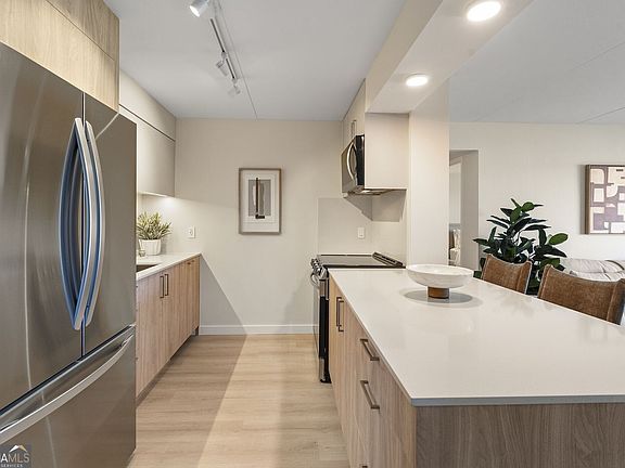 3rd image of 2460 Peachtree Rd NE #1406