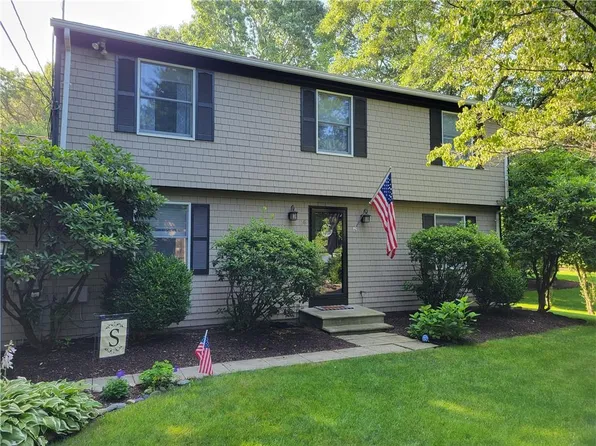 36 Arcadia Dr, North Kingstown, RI 02852