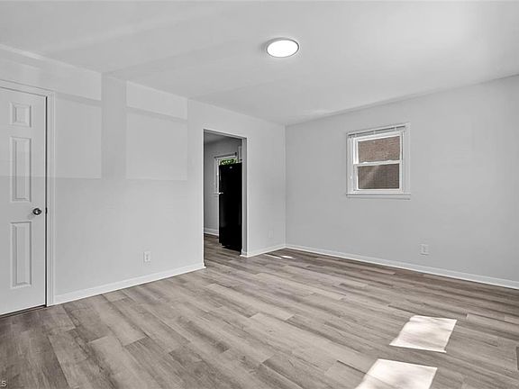 2nd image of 621 Spring Garden Cir