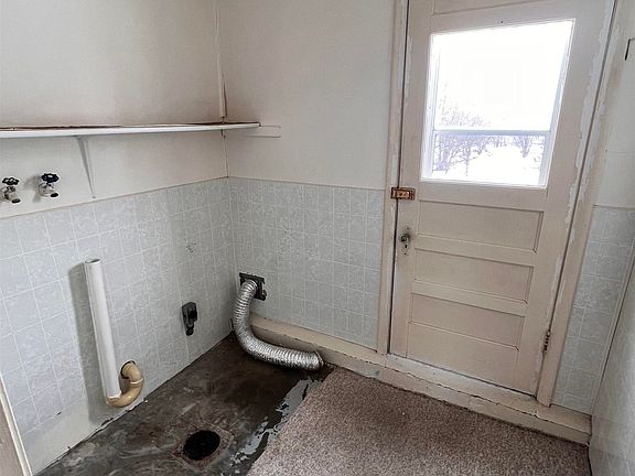4th image of 30 Birch Ave