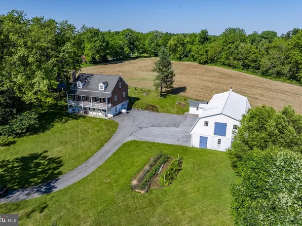 131 Pinetown Rd, Leola, PA 17540