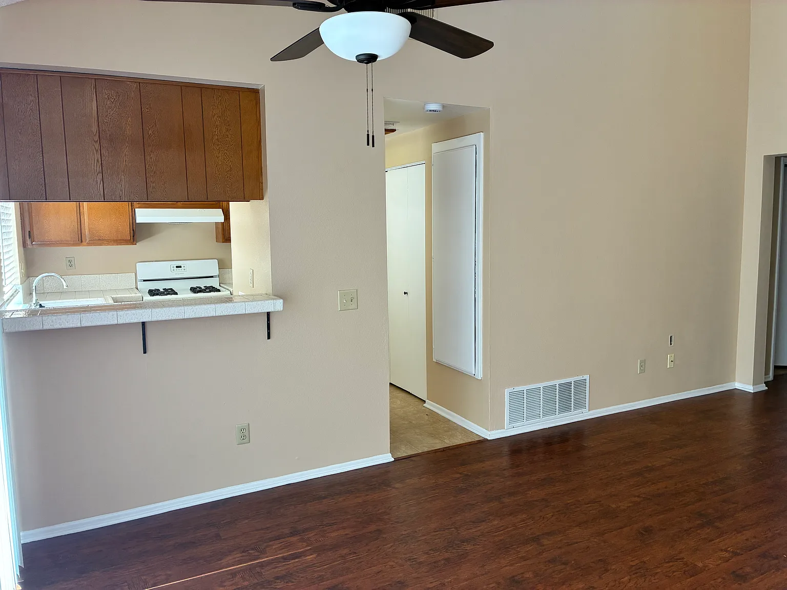 2 bed, 785 sqft, $2,300 — Photo 4