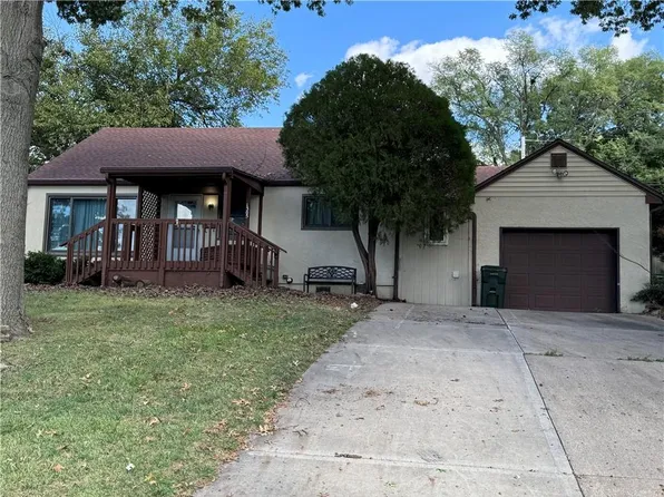 1305 Lawrence Ave, Leavenworth, KS 66048