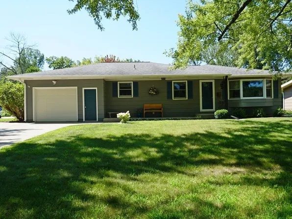 303 L St, Charles City, IA 50616