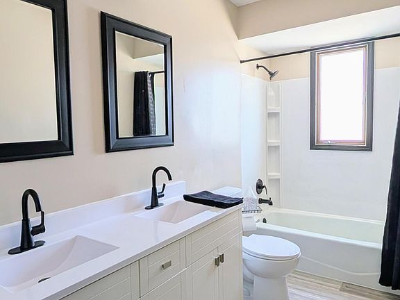 3rd image of 8845 Clark Pl