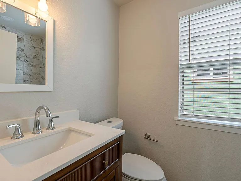 1204 Spearson Ln — Photo 10