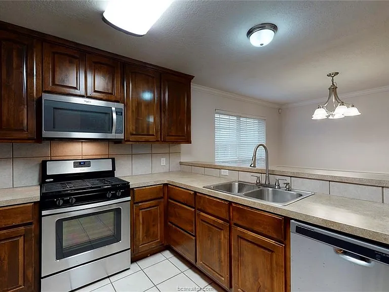 4015 Pomel Dr — Photo 6