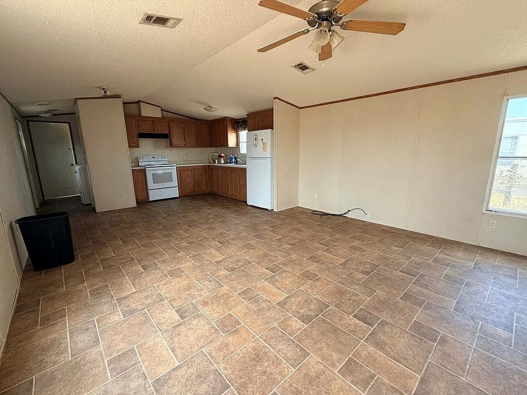 2 bed, 2.0 bath, 896 sqft, $1,400 — Photo 2