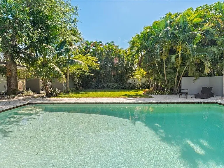 1635 Seabreeze Blvd — Photo 23
