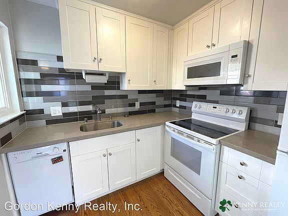 5th image of 318 Chapman Ave