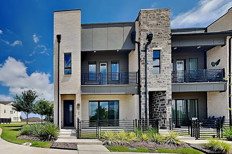 3 bed, 3.0 bath, 2057 sqft, $3,095 — Photo 1