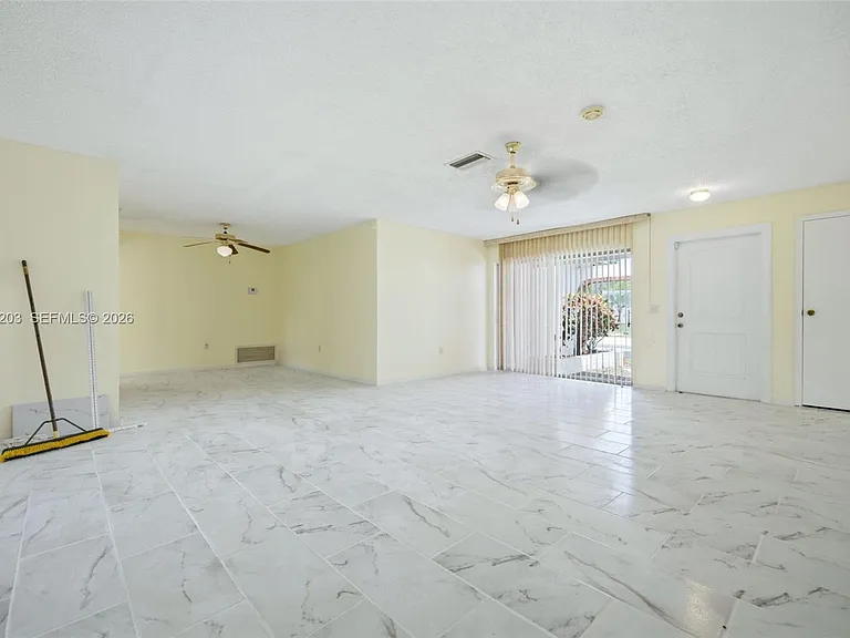 920 NW 92nd Ave — Photo 6