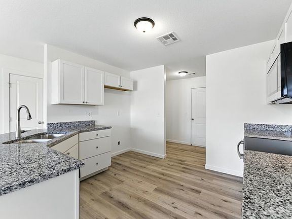 4th image of 1233 Fountain Dr