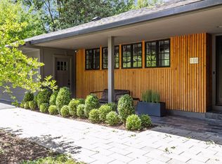 100 Parkview Ter, Golden Valley, MN 55416