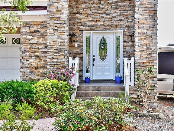 2nd image of 2723 Poinciana Dr