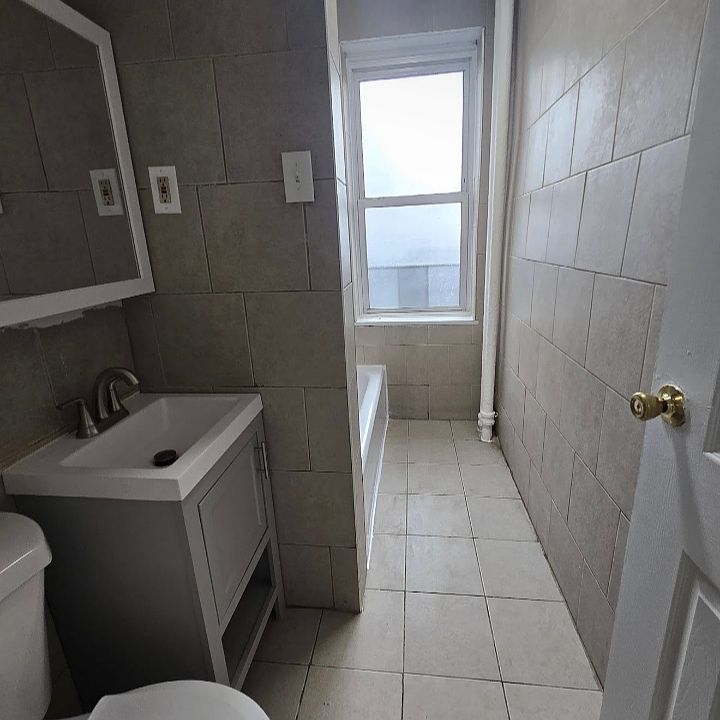 2nd image of 196 Roseville Ave #38L
