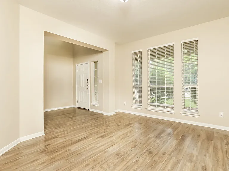 539 W Metcalfe St — Photo 7
