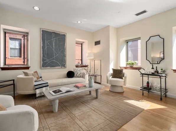 2 Clarendon St APT 302, Boston, MA 02116