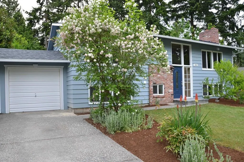 5 bed, 2100 sqft, $3,950 — Photo 1
