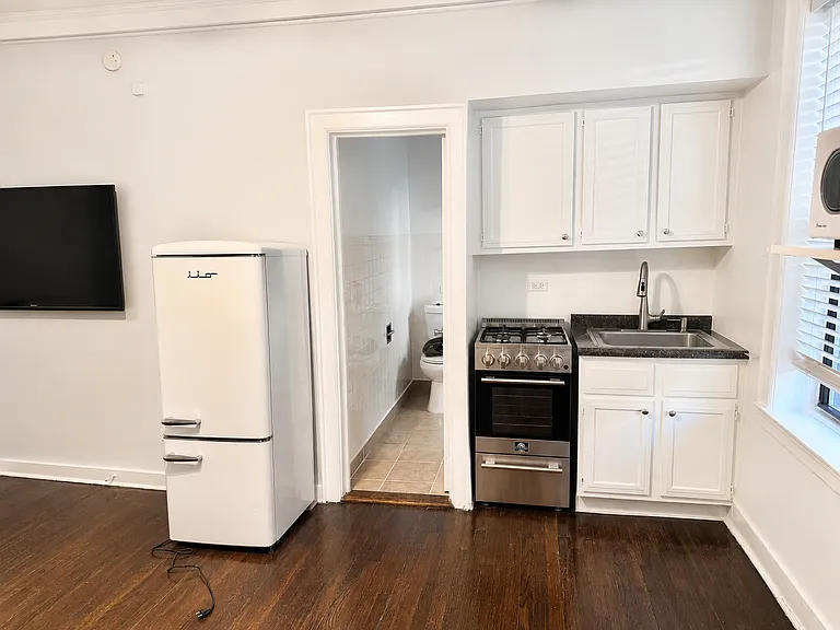 913 W Sheridan Rd #3 — Photo 7