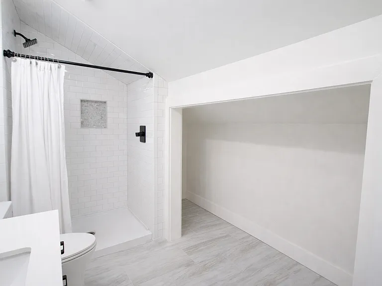 2026 Newburg Hts — Photo 18