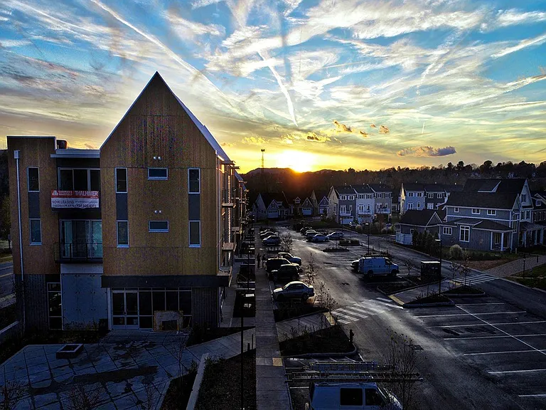 Riverside Village Apartments — Photo 26