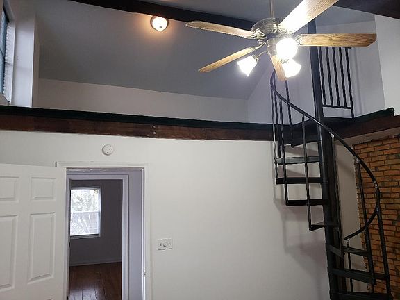 3rd image of 885 W Lombard St