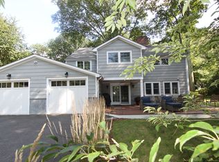 62 Long Meadow Rd, Riverside, CT 06878