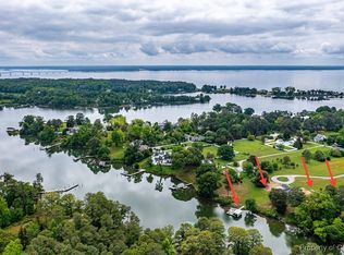 915 King Carter Dr, Irvington, VA 22480