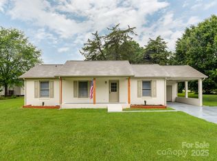 2040 Stratford Dr, Conover, NC 28613